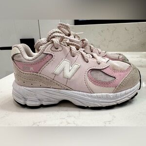 New Balance Kids 2002 Light Pink Granite Sneakers
